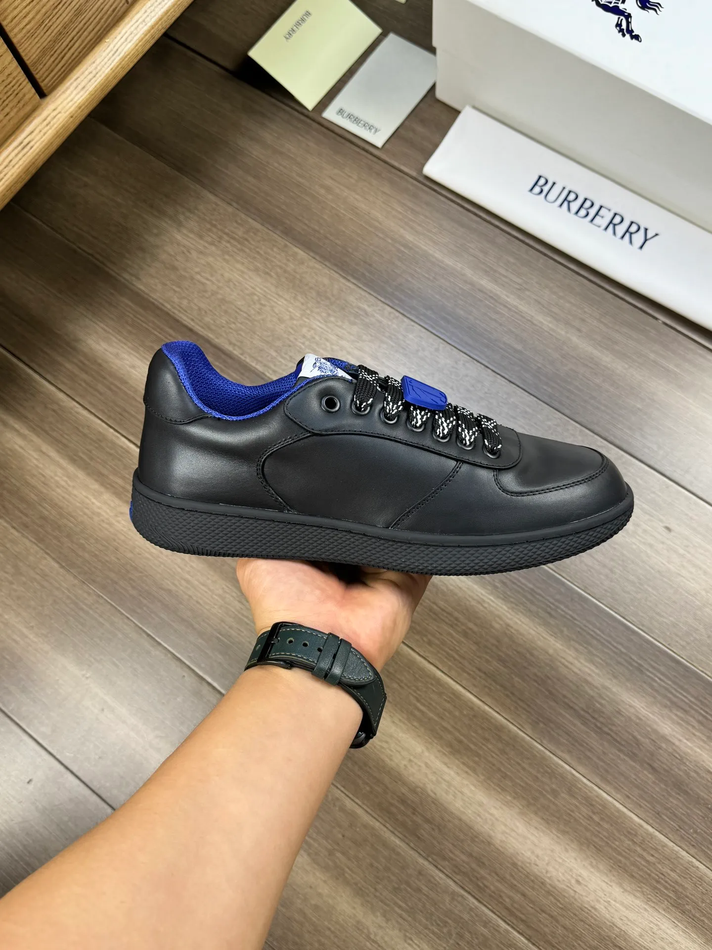 [BURBERRY] Burberry P400💰 - High-end quality original order 🔍🔍🔍 - Upper: imported 🔝 Nappa calfskin, tongue brand cloth label - Inner lining: canvas lining - Outsole: rubber; two-color molded outsole - Super high quality control and fine workmanship: highlighted (high-end, extravagance, grade) -Size: 38-44 (Male 45, can be customized)